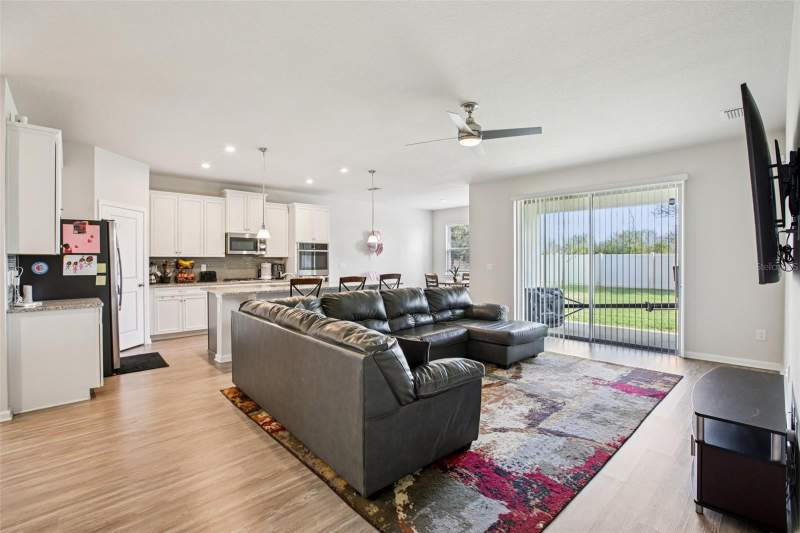 5 bedroom Single Family Residence at 12326 Blue Pacific Drive, Lucaya Lake Club Ph 4C, Riverview — photo 3
