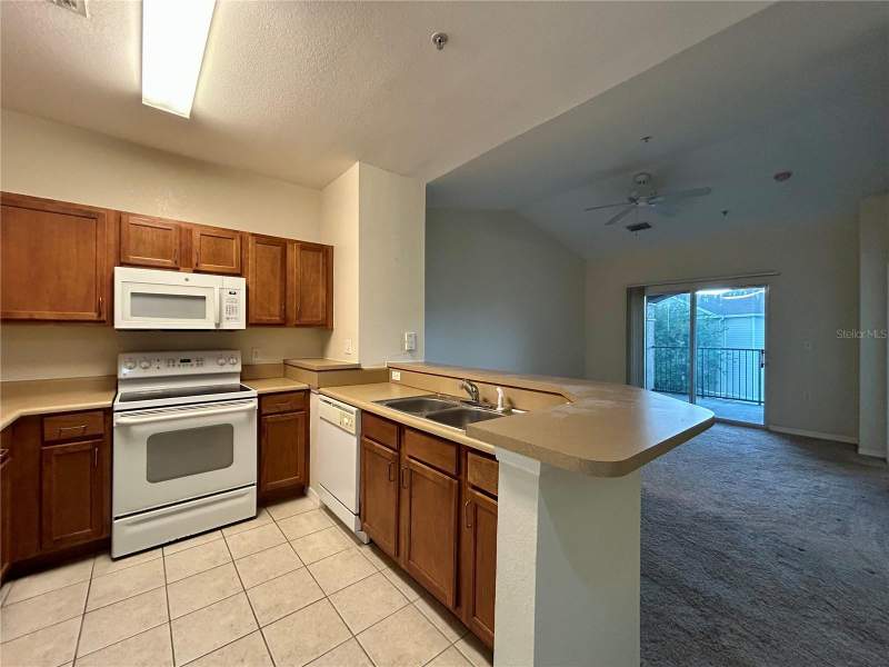 1 bedroom Condominium at 8112 CLAIRE ANN DRIVE #302, VILLA VALENCIA BLDG 8112, ORLANDO — photo 2
