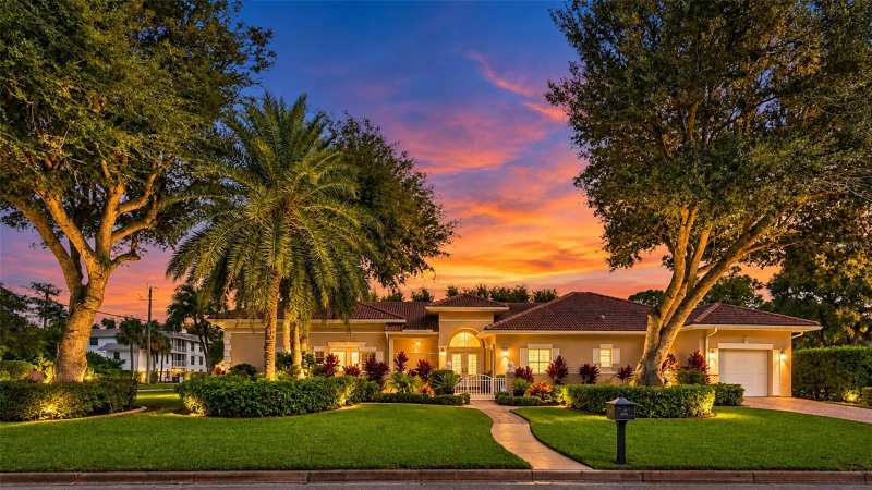 5 bedroom Single Family Residence at 640 Granada Avenue, Venice Gulf View Sec Of, Venice — photo 1