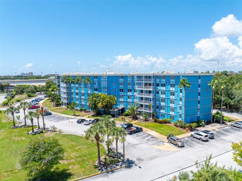 1 bedroom Condominium at 3315 58th Avenue #617, Wave The Condo, St Petersburg — photo 3