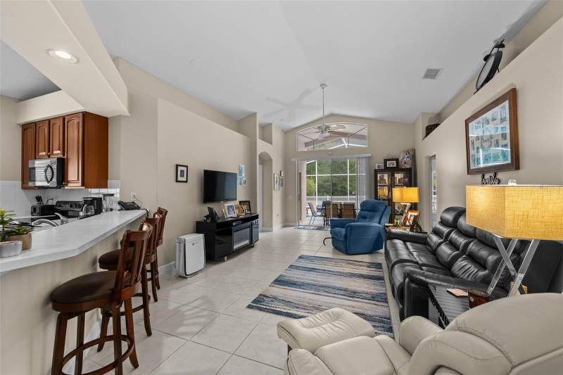 4 bedroom Single Family Residence at 16230 Nottingham Parkway, Tampa Palms Area 04 Unit 02, Tampa — photo 5