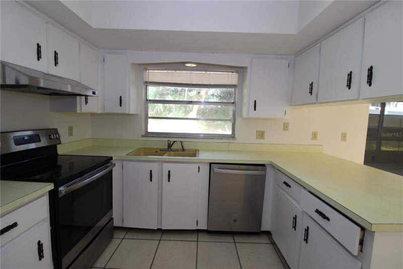 3 bedroom Single Family Residence at 932 N Fairbairn Drive, Deltona Lakes Unit 22, Deltona — photo 3