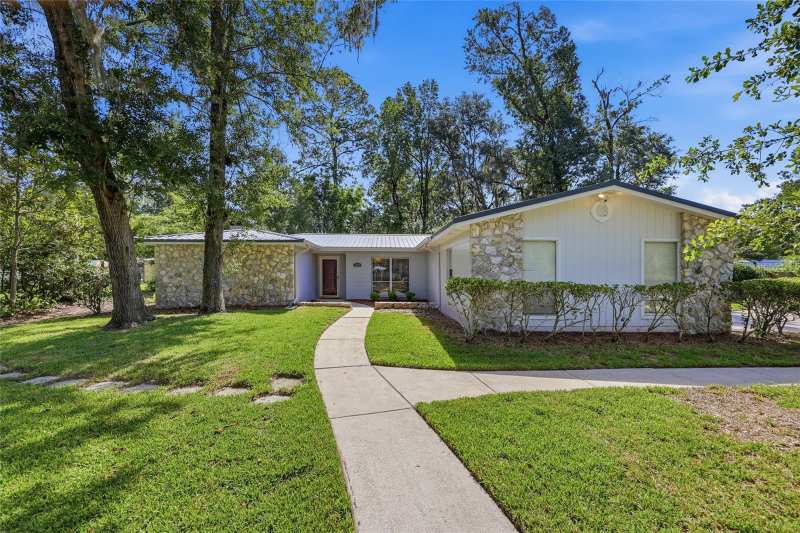 4 bedroom Single Family Residence at 5609 NW 34th Street, Northwood Oaks, Gainesville — photo 1