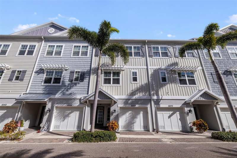 4 bedroom Townhouse at 6064 Moorings Drive, Cove At Loggerhead Marina, St Petersburg — photo 1