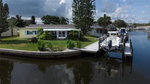 318 Circle Drive, Palm Harbor FL - photo 7 of 38