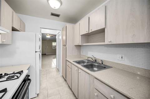 5750 80th Street #D101, St Petersburg FL - photo 10 of 27