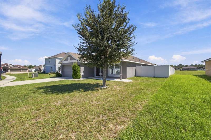 4 bedroom Single Family Residence at 16048 Sawgrass Breeze Avenue, Summer Chase, Hudson — photo 4