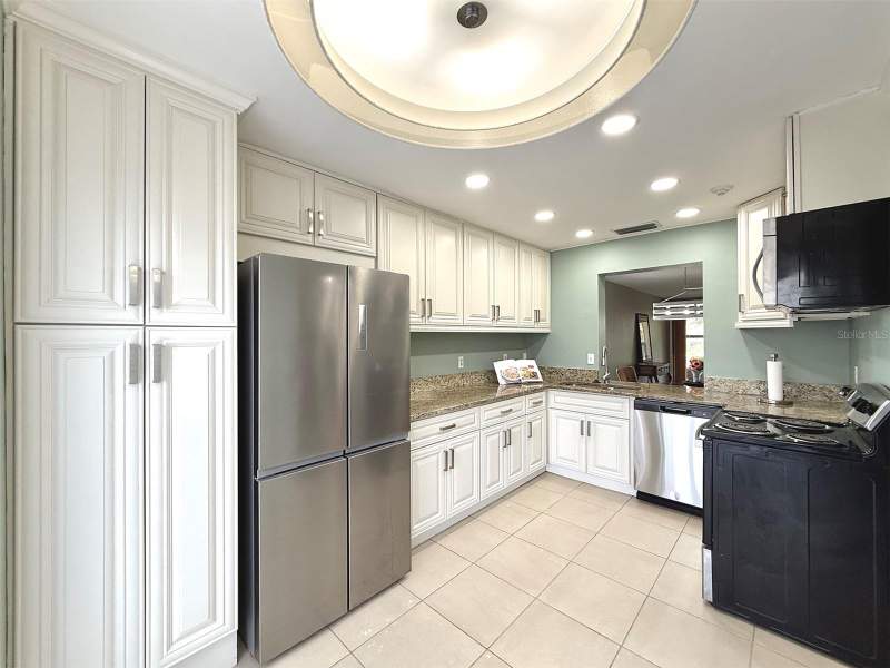 2 bedroom Condominium at 942 N Beneva Road #V28, Glen The, Sarasota — photo 3