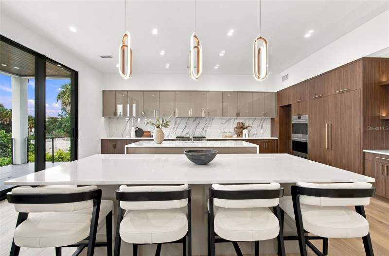 5 bedroom Single Family Residence at 5023 W Leona Street, Madsen Isles, Tampa — photo 4