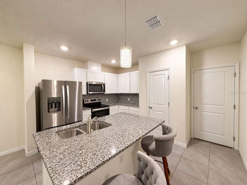 3 bedroom Townhouse at 340 Preston Cove Drive, Preston Cove Ph 1 & 2, St Cloud — photo 5
