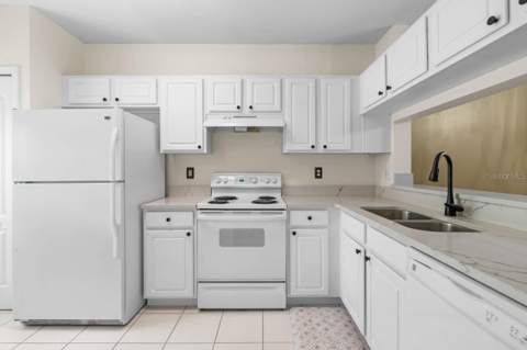 2411 Lake Woodberry Circle, Brandon FL - photo 13 of 57
