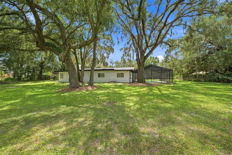 4 bedroom Single Family Residence at 11666 Seminole Drive, Osceola Heights Unit 1, New Port Richey — photo 3