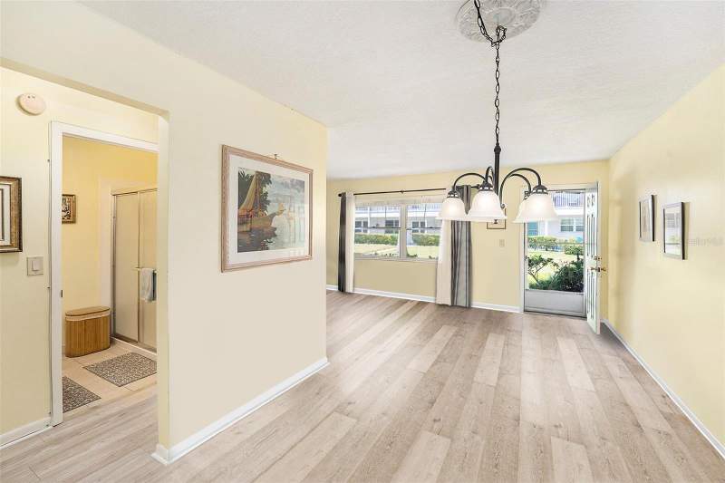 1 bedroom Condominium at 5216 81st Street #2, Paradise Shores, St Petersburg — photo 2