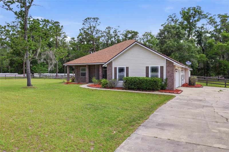 4 bedroom Single Family Residence at 25176 NW 209th Avenue, River Run Plantation, High Springs — photo 2