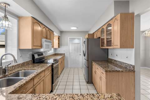 7002 Applewood Court, Tampa FL - photo 14 of 66