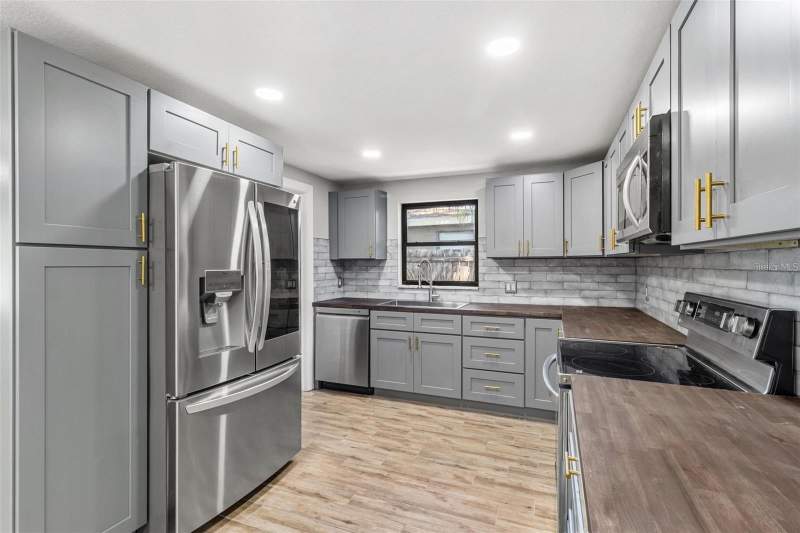 3 bedroom Single Family Residence at 8648 78th Place, Lakeside Gardens, Seminole — photo 3