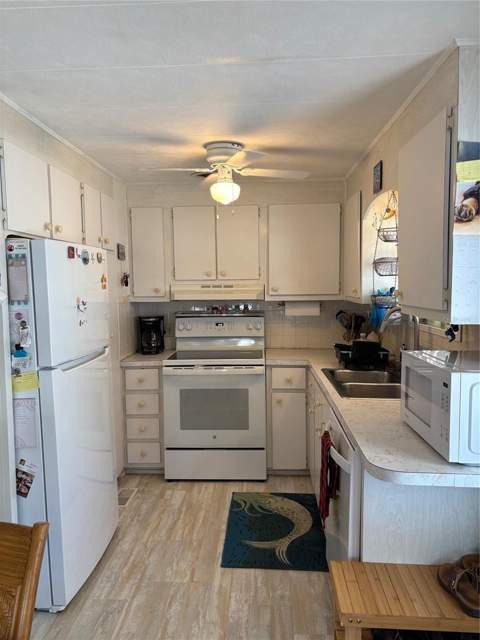 10297 N Lake Drive #79, Largo FL - photo 12 of 33