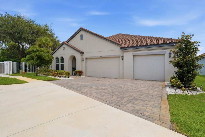 5 bedroom Single Family Residence at 7204 Great Egret Boulevard, Heron Lndg 208 Ph 1, Sarasota — photo 1