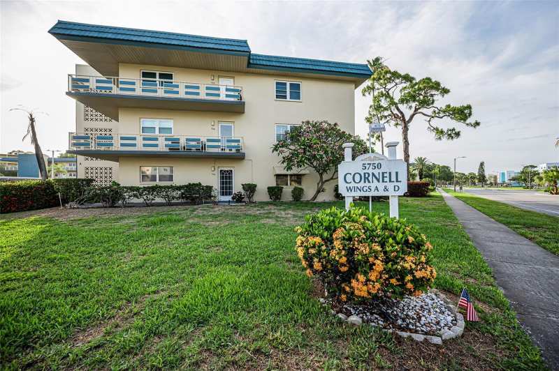 1 bedroom Condominium at 5750 80th Street #D101, Five Towns Of St Pete, St Petersburg — photo 1