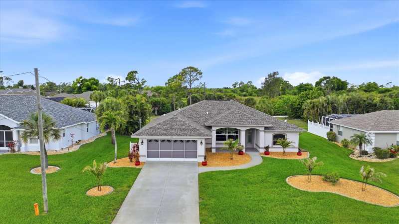 3 bedroom Single Family Residence at 828 Rotonda Circle, Rotonda West Long Meadow, Rotonda West — photo 1