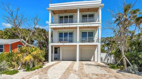 106 11Th Street, luxury home for sale in Bradenton Beach