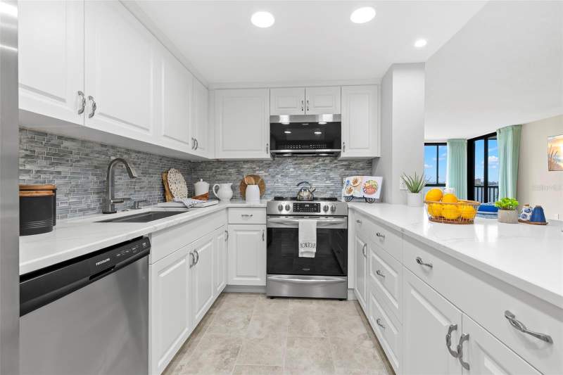 2 bedroom Condominium at 7100 Sunshine Skyway Lane #704, Bridgeton North Condo, St Petersburg — photo 4