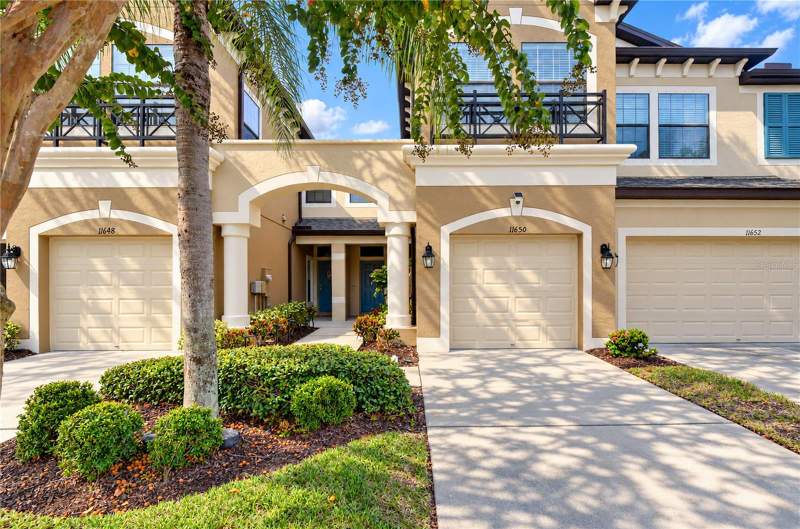 3 bedroom Townhouse at 11650 Crowned Sparrow Lane, West Lake Twnhms Ph 1, Tampa — photo 2