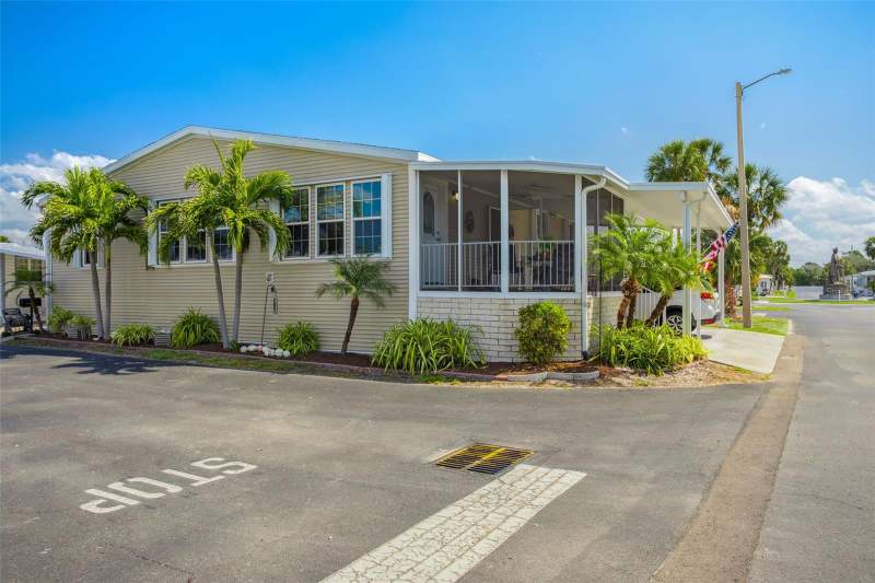 3 bedroom Manufactured Home at 4851 W Gandy Boulevard #B09L23, Regency Cove A Cooperative, Tampa — photo 2