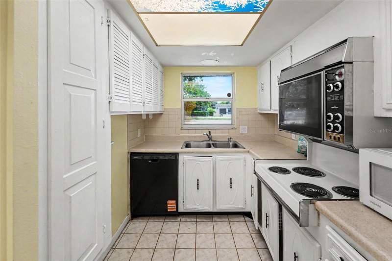 2 bedroom Villa at 5870 38th Avenue #43, Parkwood Condo, St Petersburg — photo 2