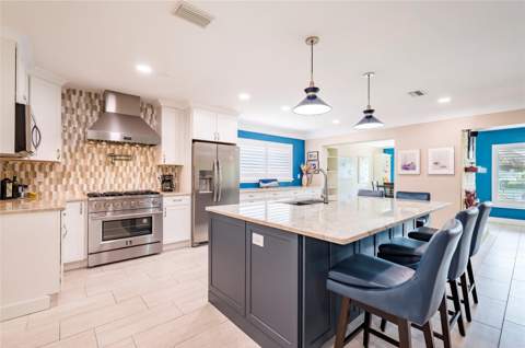 541 Crystal Drive, Madeira Beach FL - photo 11 of 38