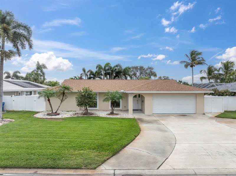 3 bedroom Single Family Residence at 4200 46th Avenue, Maximo Moorings, St Petersburg — photo 2