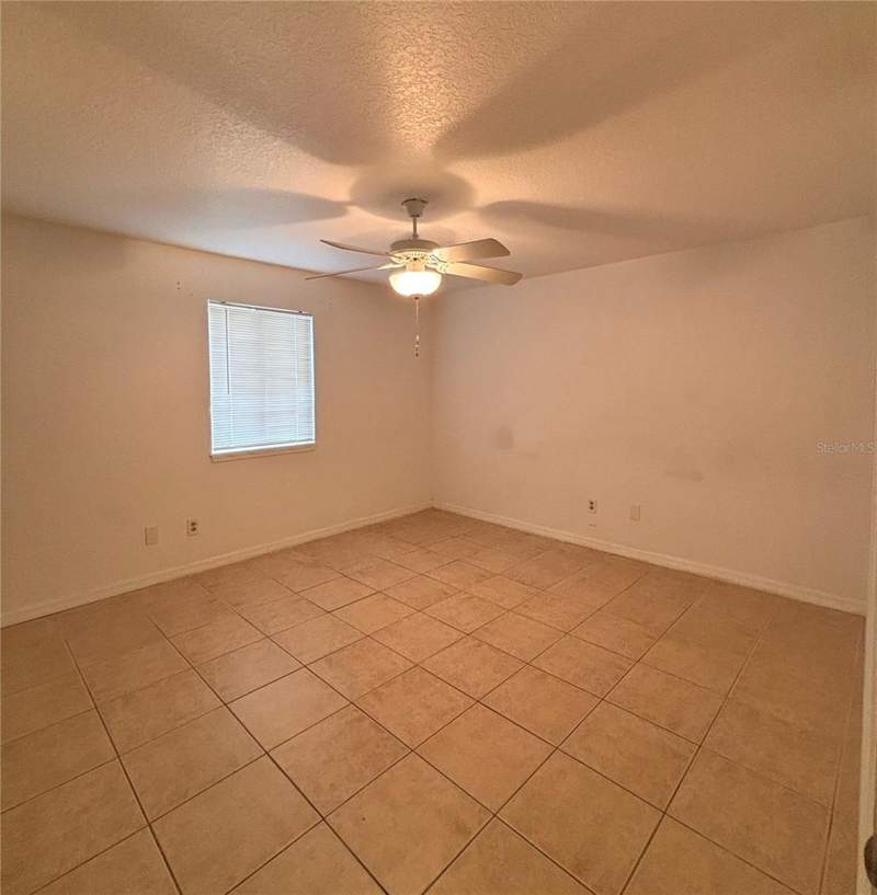 1 bedroom Condominium at 6519 W Newberry Road #604, Oaks, Gainesville — photo 4