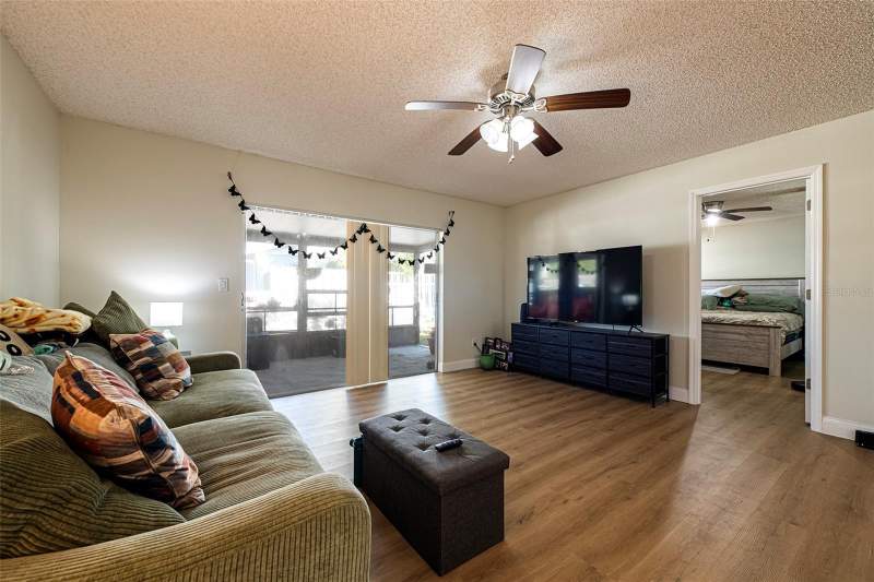 4 bedroom Single Family Residence at 6401 Cedarbrook Drive, Autumn Run, Pinellas Park — photo 4