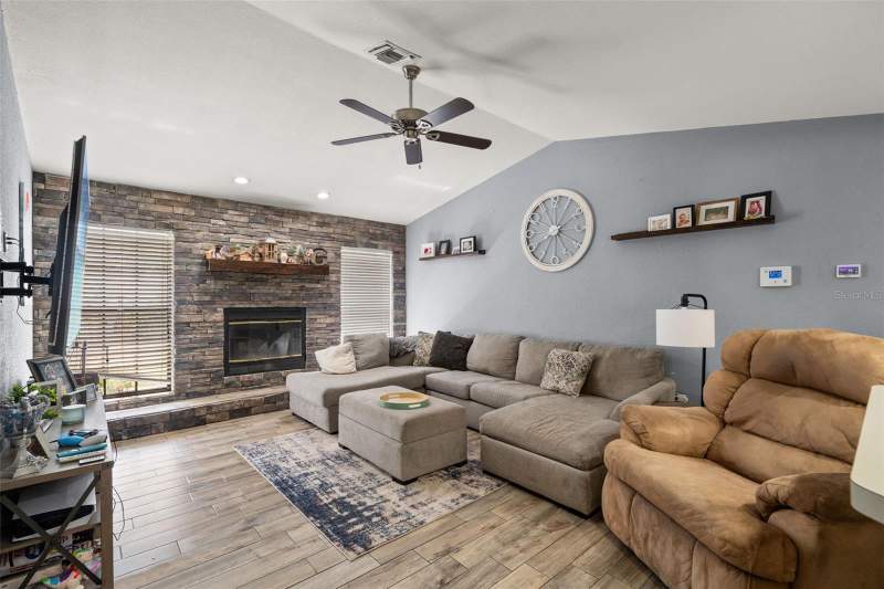 4 bedroom Single Family Residence at 13499 Bruni Drive, Oaks The, Spring Hill — photo 5