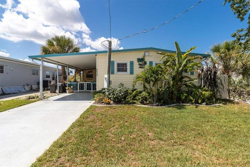 2 bedroom Mobile Home at 6630 Tower Drive, Signal Cove, Hudson — photo 5