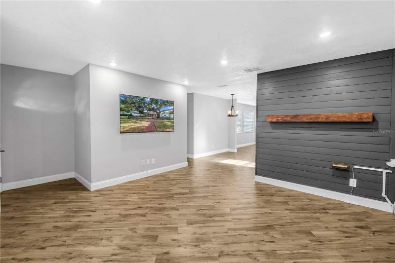 3 bedroom Single Family Residence at 712 43RD AVENUE, EUCLID MANOR, ST PETERSBURG — photo 4