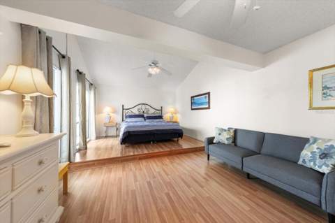 179 Medallion Boulevard #H, Madeira Beach FL - photo 18 of 30