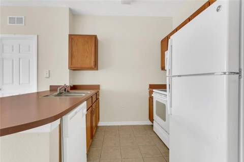 8213 Claire Ann Drive #108, Orlando FL - photo 7 of 25