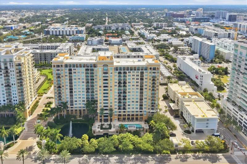 2 bedroom Condominium at 750 N Tamiami Trail #517, Renaissance 1, Sarasota — photo 3
