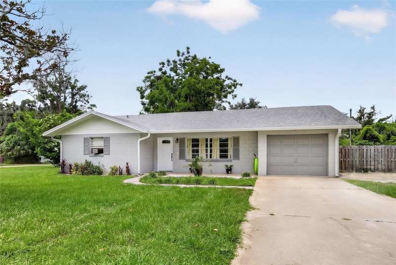 2 bedroom Single Family Residence at 555 Winogene Ave, Umatilla North Umatilla, Umatilla — photo 1