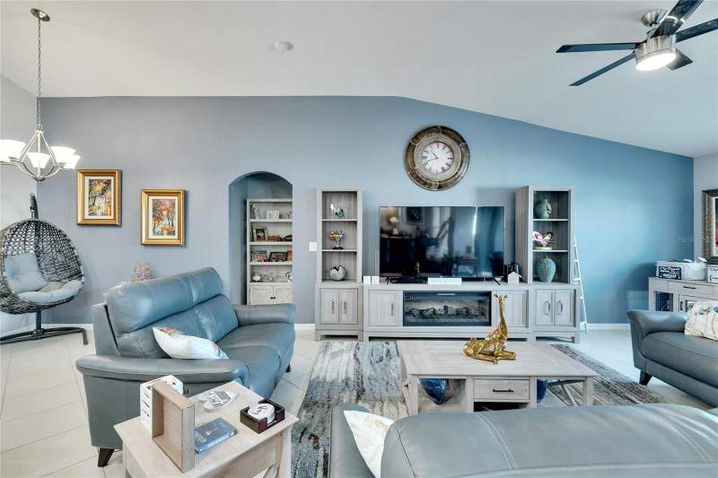 4 bedroom Single Family Residence at 11355 Leland Groves Drive, Carlton Lakes Ph 1A 1B-1 An, Riverview — photo 5