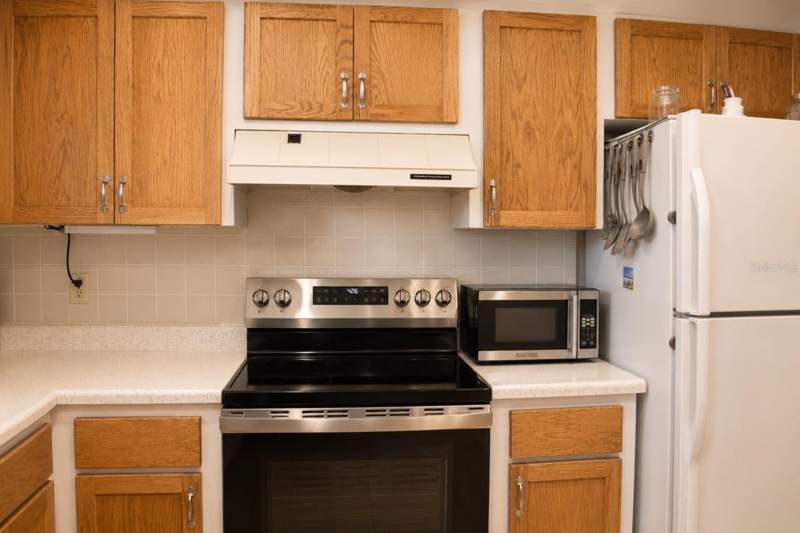 2 bedroom Villa at 1662 S Lake Avenue #6, Normandy Park South, Clearwater — photo 4