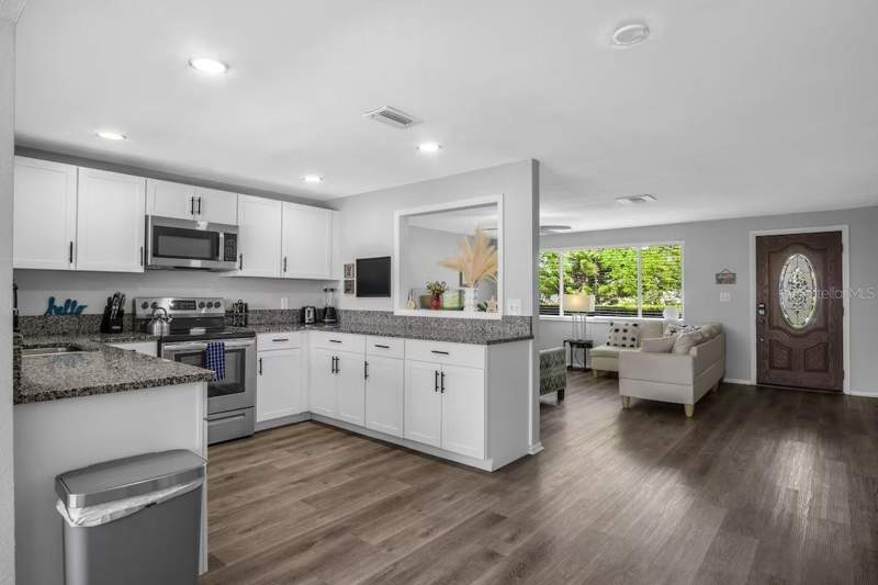 4 bedroom Single Family Residence at 8628 Magnolia Drive, Cross Bayou Estates 1st Add, Seminole — photo 5