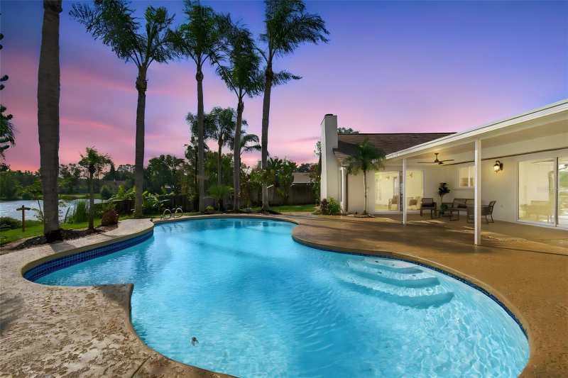 4 bedroom Single Family Residence at 15113 Alexis Drive, Carrollwood Spgs Unit 3, Tampa — photo 1