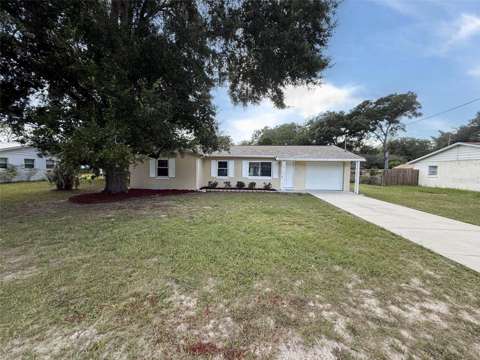 904 Hickory Avenue, home for sale in Fruitland Park 34731