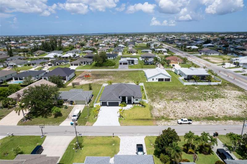 3 bedroom Single Family Residence at 10 SW 33rd Avenue, Cape Coral, Cape Coral — photo 5