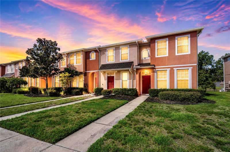 2 bedroom Townhouse at 6919 Towering Spruce Dr, Oak Creek Parcel 2 Unit 2A, Riverview — photo 1