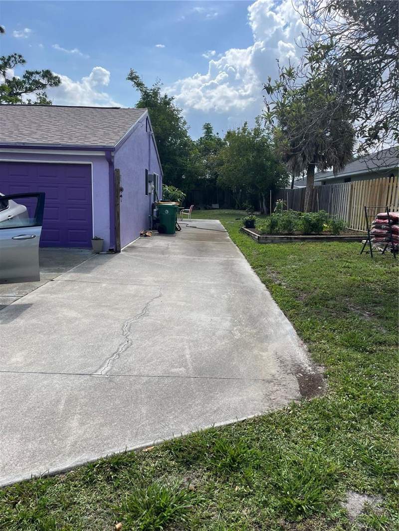 3 bedroom Single Family Residence at 402 Cicero Street, Port Charlotte Sec 008, Port Charlotte — photo 2