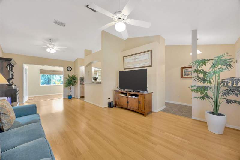 2 bedroom Single Family Residence at 37157 Foxrun Place, Silver Oaks, Zephyrhills — photo 5