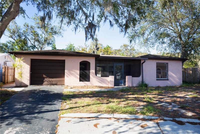 4 bedroom Single Family Residence at 9939 Woodridge Court, The Lakes, Port Richey — photo 2